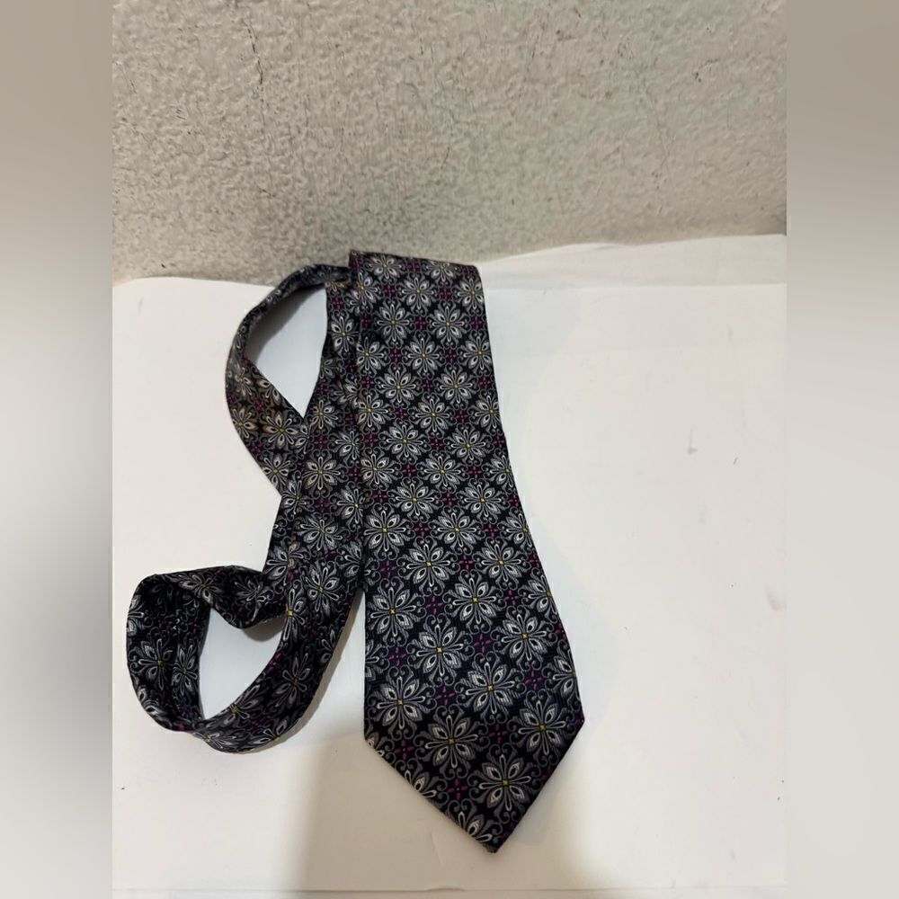 Oak Hill Premium 100% silk tie